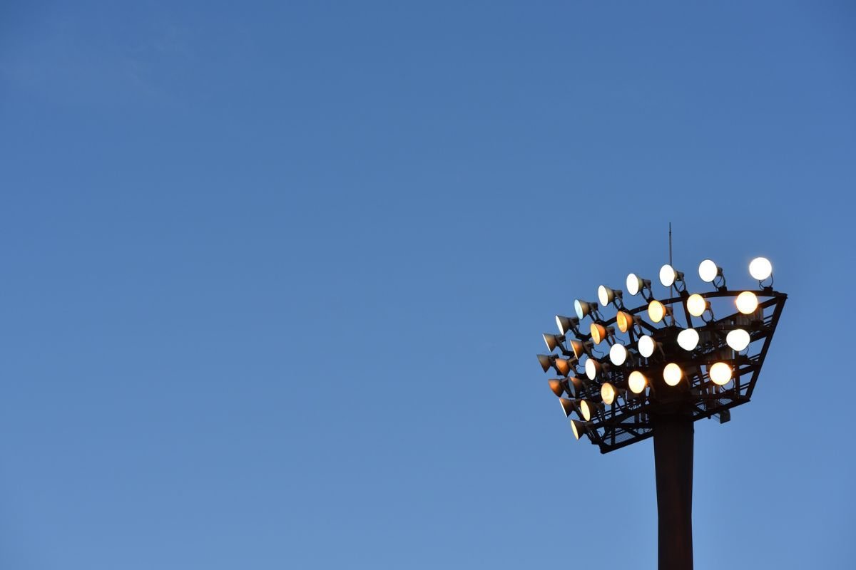 Oświetlenie stadionowe