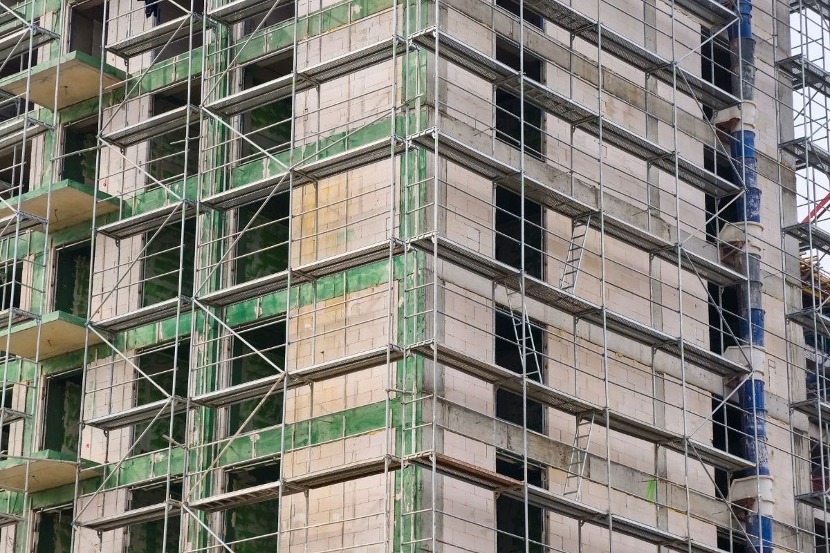 Metalowe rusztowanie budowlane